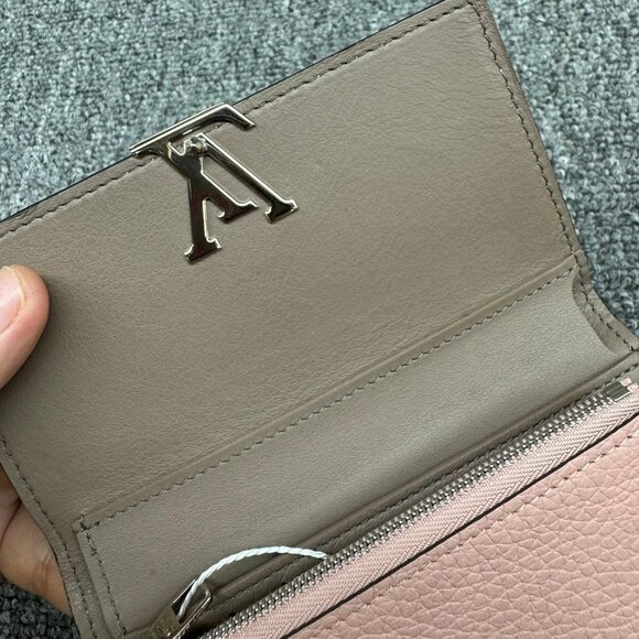 LOUIS VUITTON Portefeuille Capucines Leather Wallet 350-071025 - Picture 8 of 10